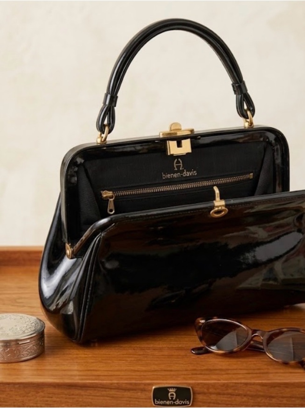 Vintage Mid Century Bienen Davis Black Patent Leather Top-Handle Bag